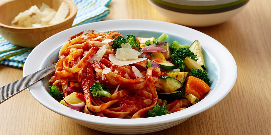 Fettuccine Primavera Recipe | RAGÚ