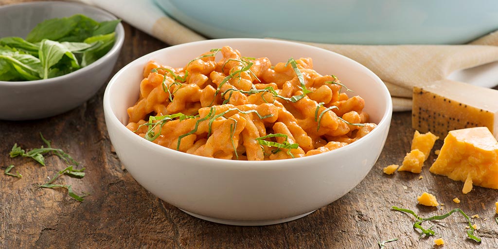 Mac And Cheese With Tomatoes Recipe | RAGÚ