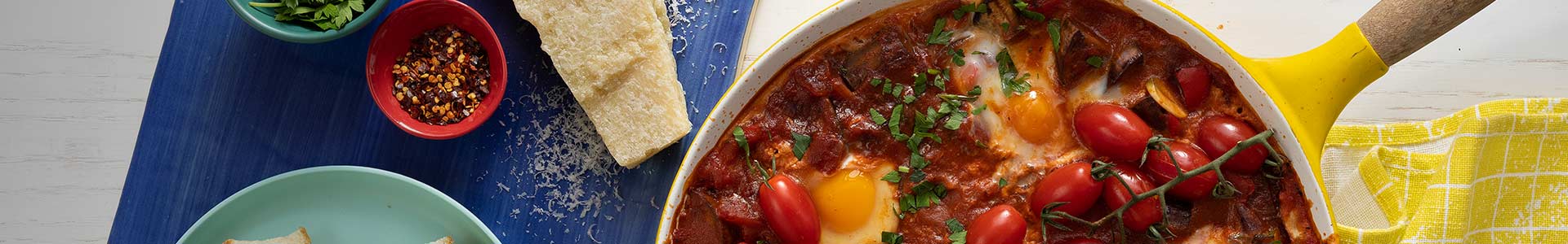 RAGÚ Italian market shakshuka recipe